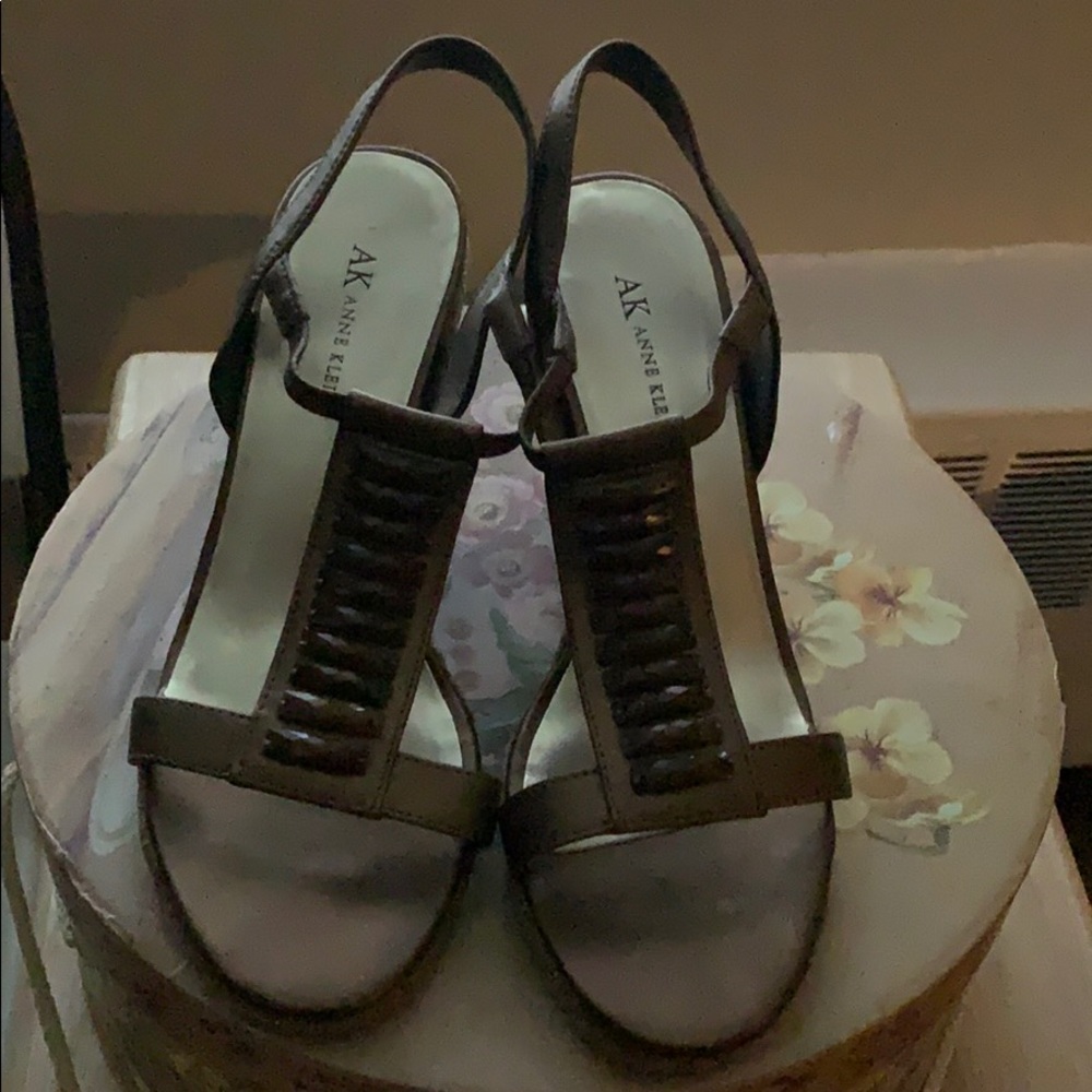 Anne Klein Wedge sandal in excellent condition.